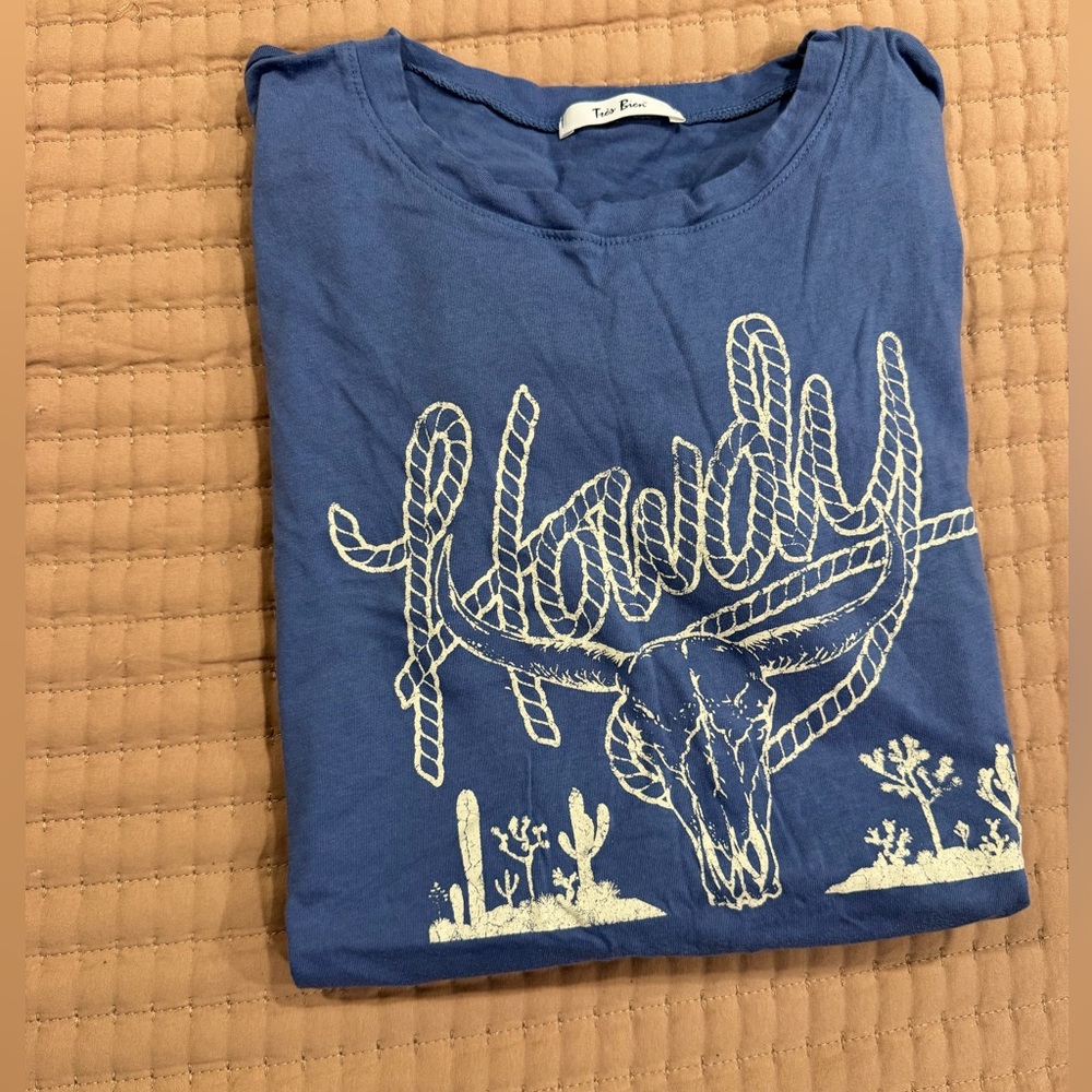 Tres Bien Blue Short Sleeve Tee with Cream Desert Skull Graphic